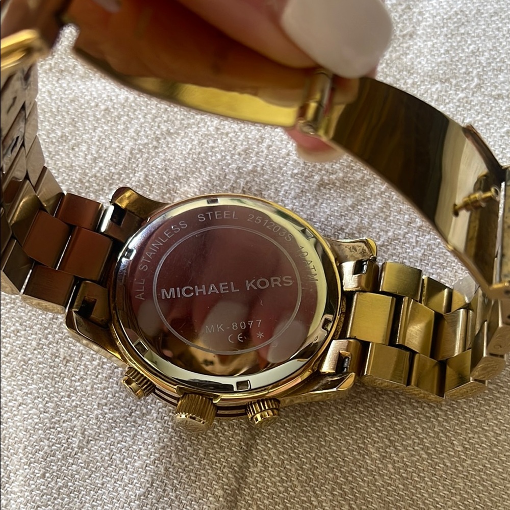 Michael Kors Gold Women's Watch - Picture 4 of 6